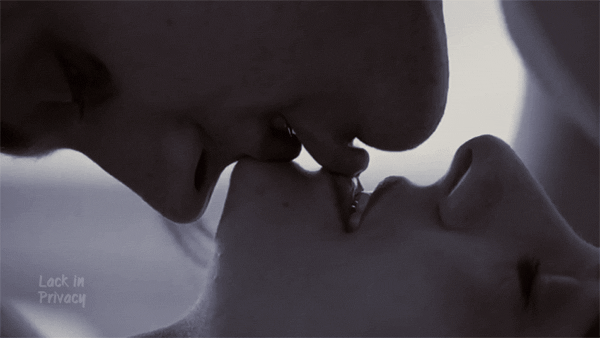 Lesbian Kissing Each Others Lips In Slow Motion Lapinmalin